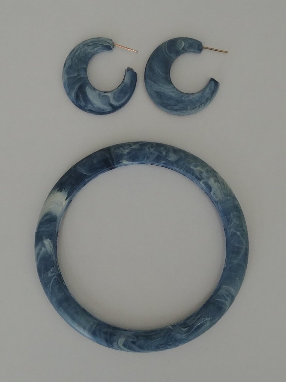 4/$20 blue white swirl bracelet and hoop earrings matching set